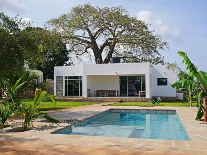 4 U Luxury Bungalows Diani Praia de Diani Exterior foto