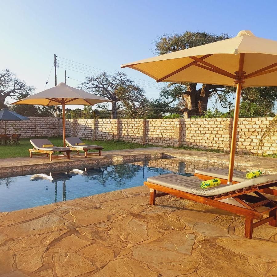 4 U Luxury Bungalows Diani Praia de Diani Exterior foto