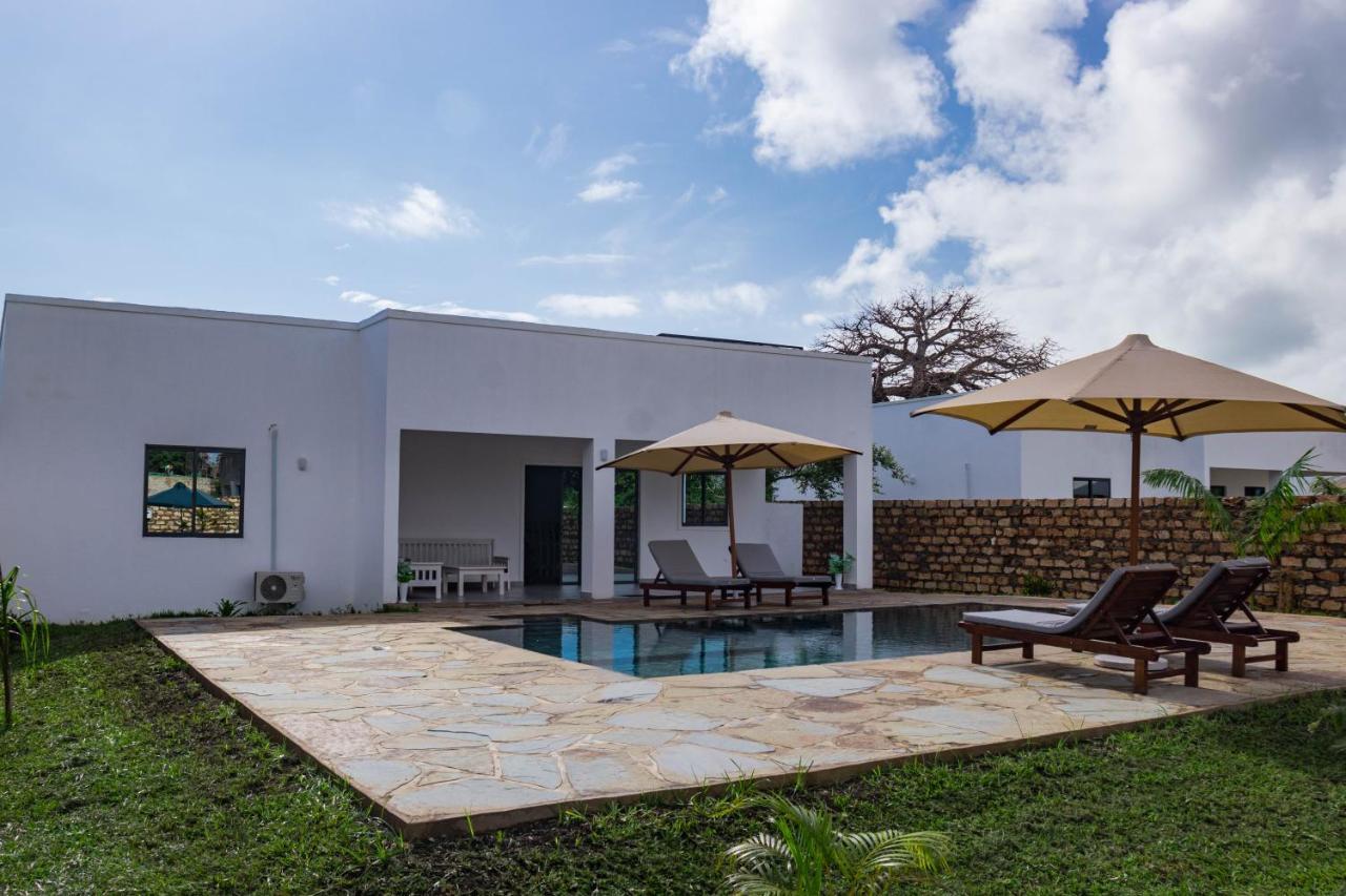 4 U Luxury Bungalows Diani Praia de Diani Exterior foto