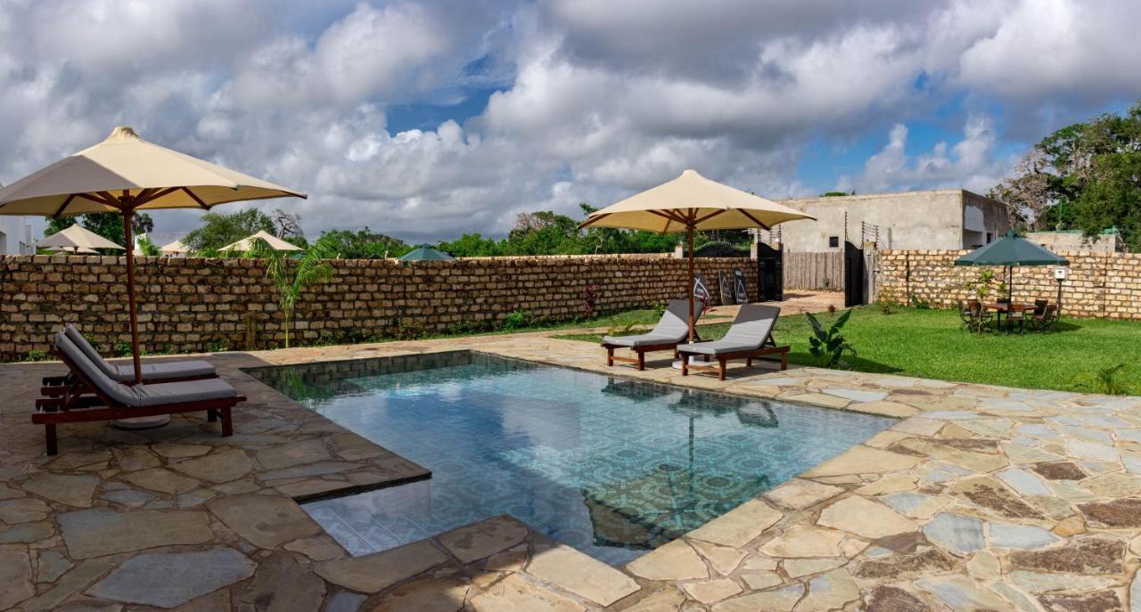 4 U Luxury Bungalows Diani Praia de Diani Exterior foto