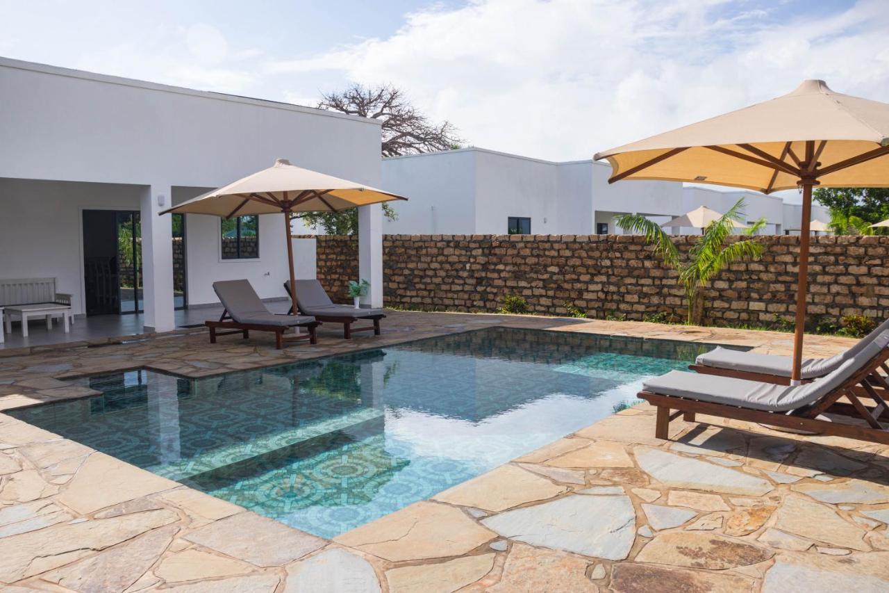 4 U Luxury Bungalows Diani Praia de Diani Exterior foto