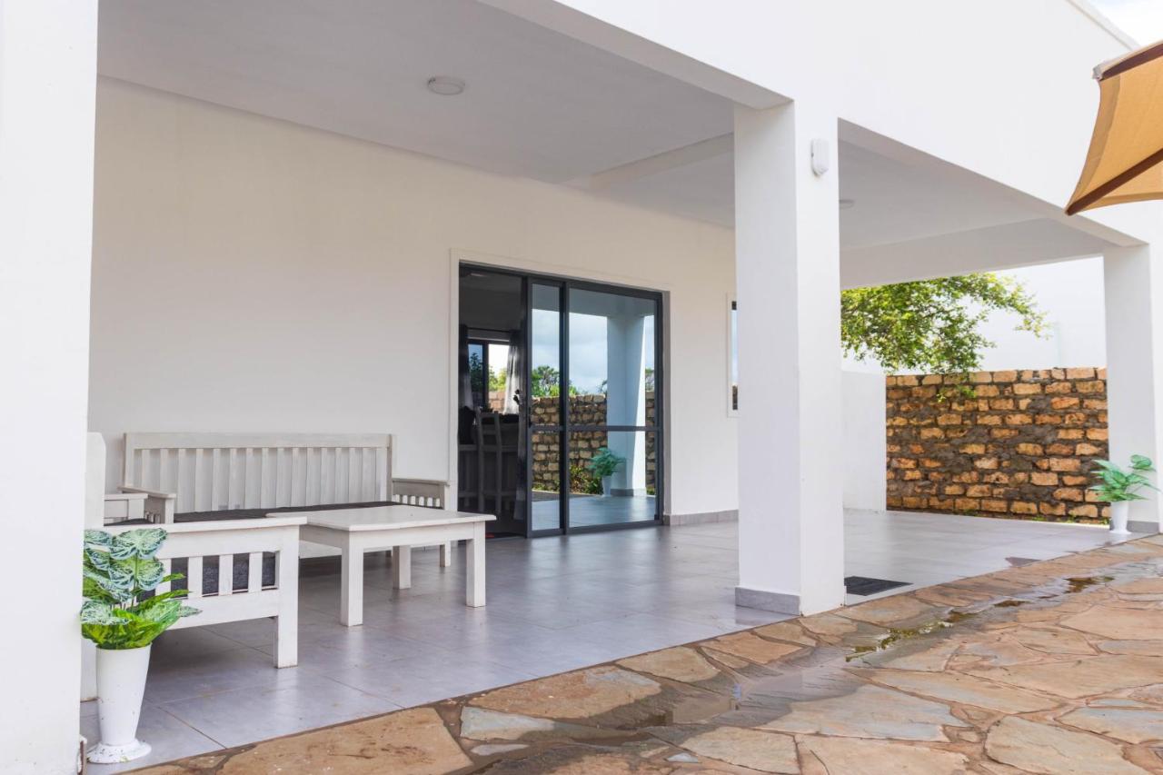 4 U Luxury Bungalows Diani Praia de Diani Exterior foto