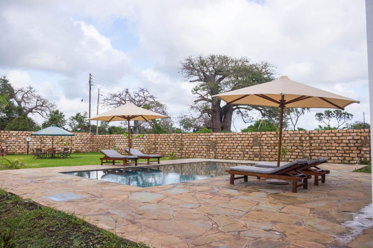 4 U Luxury Bungalows Diani Praia de Diani Exterior foto