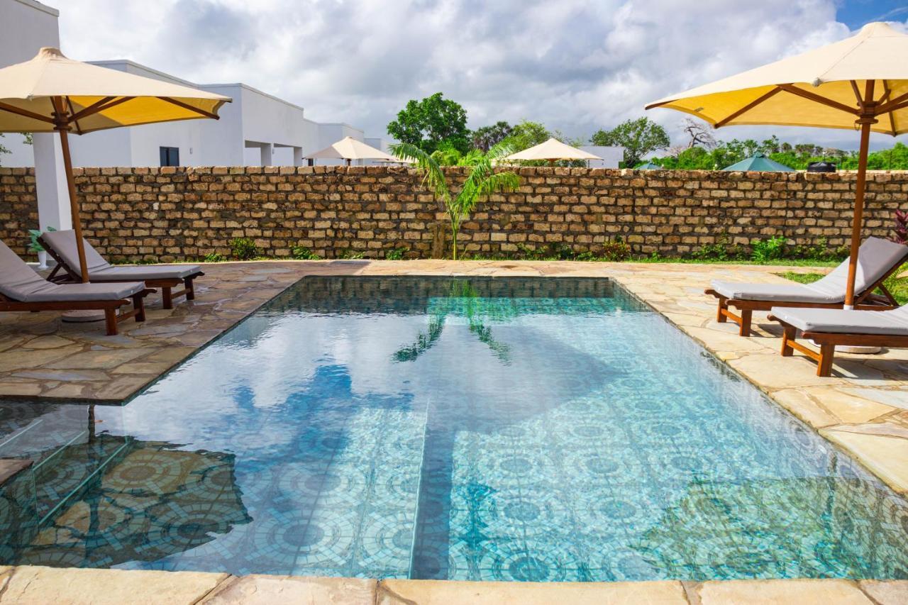 4 U Luxury Bungalows Diani Praia de Diani Exterior foto