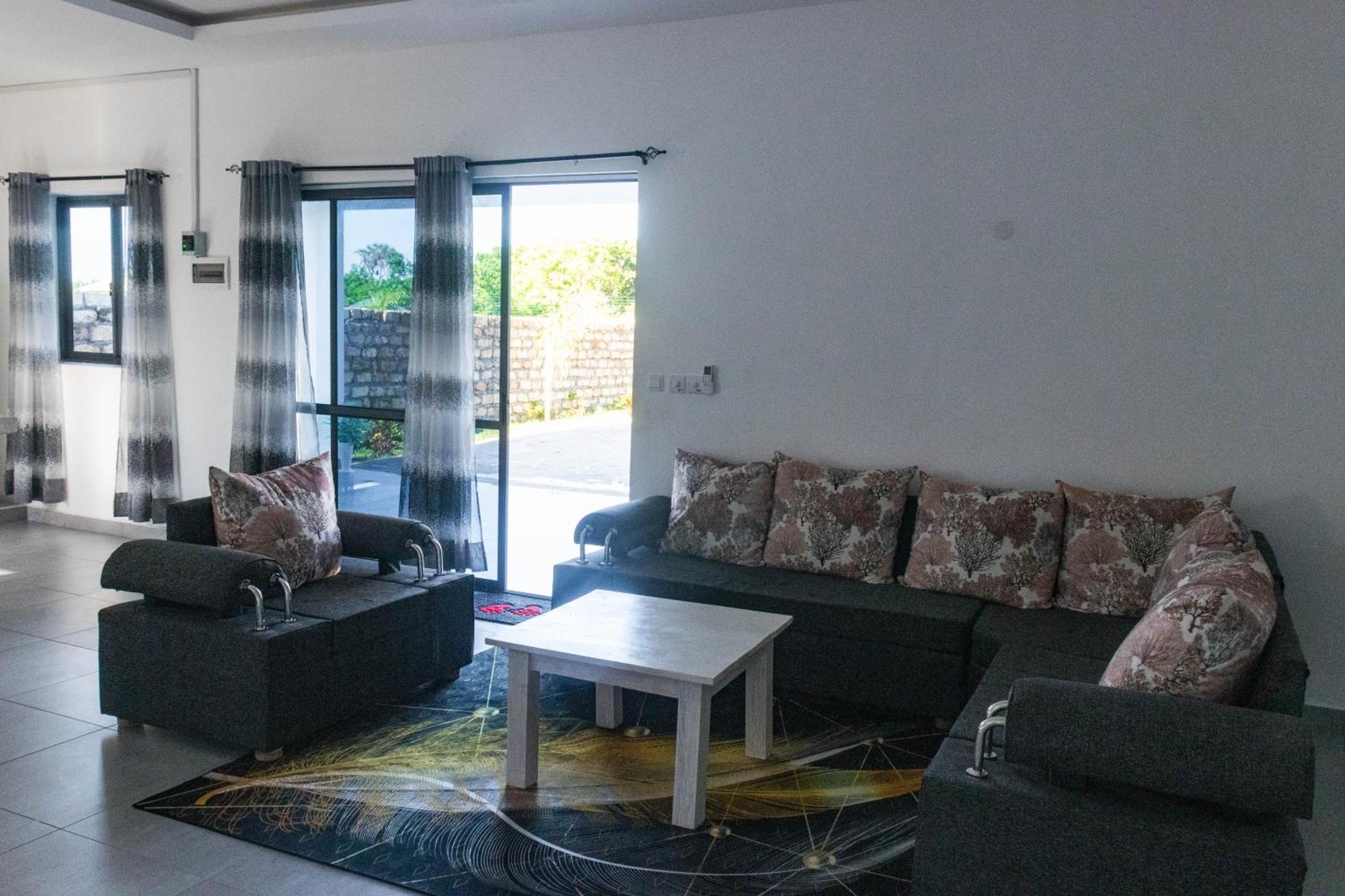4 U Luxury Bungalows Diani Praia de Diani Exterior foto